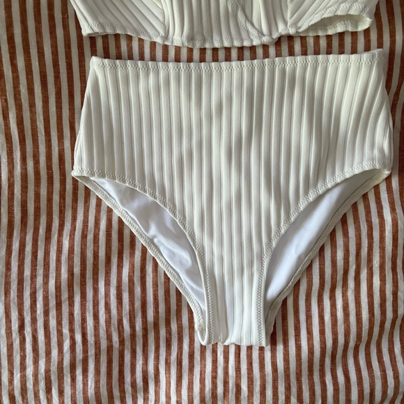 Solid & Striped White Ribbed Women's Bikini Set - Picture 2 of 7